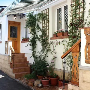 Апартаменты Leather Lane